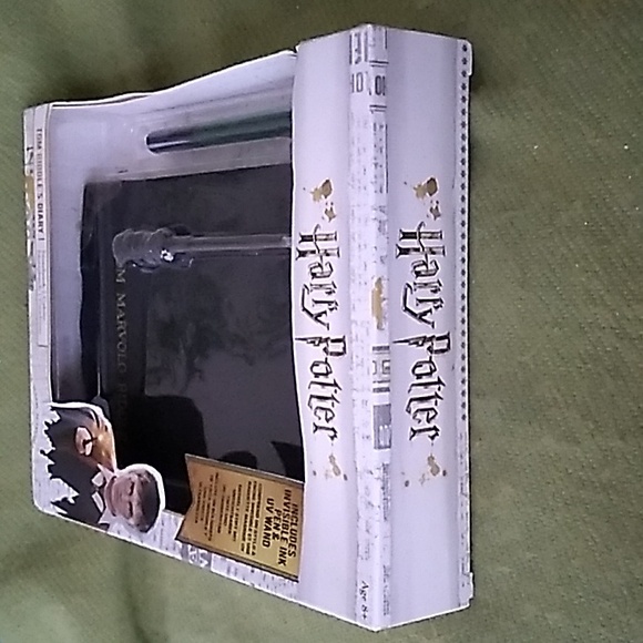 Harry Potter Tom Riddle's Diary and Invisible Ink Wand Pen - Picture 7 of 9